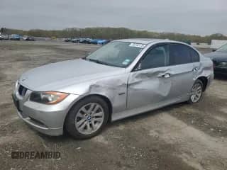 2007 BMW 3 Series 328xi z VIN WBAVC73507KP35800, wystawiony jako Copart lot #55246175 z przebiegiem 158 247 mil mil oraz Czysty tytuł • Clean title. Historia ofert i sprzedaży dostępna na DreamBid. Obrazek 1.