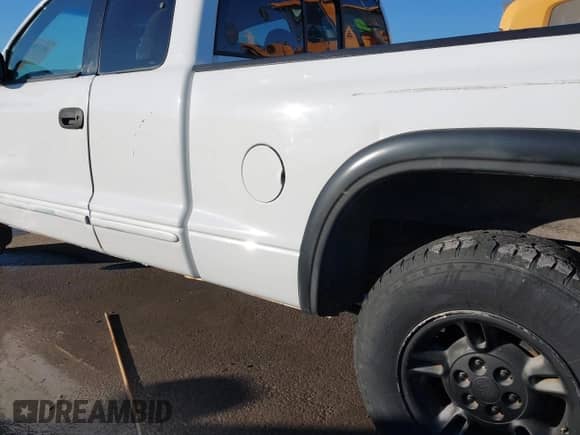 1998 Dodge Dakota SLT z VIN 1B7GL22Y6WS686210, wystawiony jako IAAI lot #41184877 z przebiegiem 152 555 mil mil oraz . Historia ofert i sprzedaży dostępna na DreamBid. Obrazek 13.