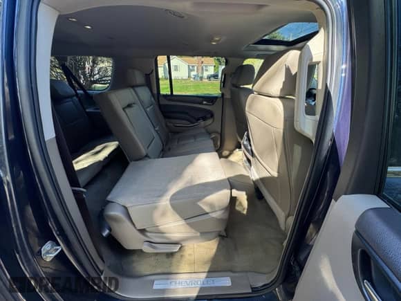 2018 Chevrolet Suburban LT с VIN 1GNSKHKC9JR124975, выставлен на аукционе Copart как лот 86058975 с пробегом 258 867 миль миль и Чистый • Clean title. История ставок и продаж доступна на DreamBid. Изображение 6.