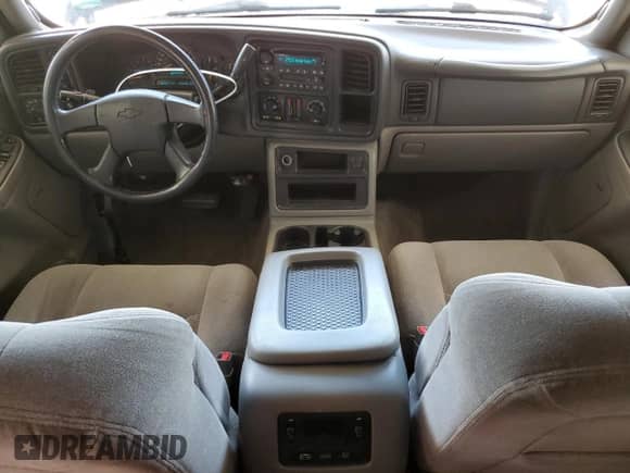 2004 Chevrolet Tahoe LS z VIN 1GNEK13Z84J216413, wystawiony jako Copart lot #62899985 z przebiegiem 158 403 mil mil oraz Czysty tytuł • Clean title. Historia ofert i sprzedaży dostępna na DreamBid. Obrazek 8.