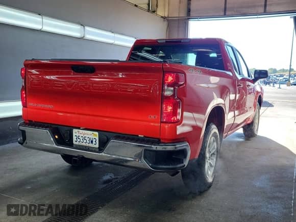 2024 Chevrolet Silverado 1500 LT z VIN 1GCRDDEK1RZ155405, wystawiony jako IAAI lot #43540237 z przebiegiem 50 431 mil mil oraz . Historia ofert i sprzedaży dostępna na DreamBid. Obrazek 7.