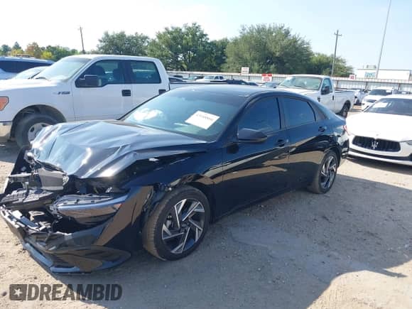 2025 Hyundai Elantra SEL Sport z VIN KMHLM4DG8SU013523, wystawiony jako IAAI lot #43188866 z przebiegiem 7 810 mil mil oraz . Historia ofert i sprzedaży dostępna na DreamBid. Obrazek 17.