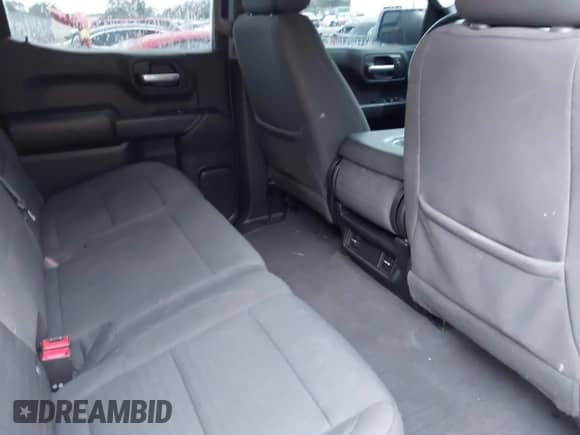 2022 Chevrolet Silverado 1500 Custom Trail Boss z VIN 3GCUDCET0NG553356, wystawiony jako IAAI lot #43564139 z przebiegiem 134 744 mil mil oraz . Historia ofert i sprzedaży dostępna na DreamBid. Obrazek 8.