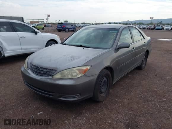 2003 Toyota Camry LE z VIN 4T1BE32K03U720501, wystawiony jako IAAI lot #43427722 z przebiegiem 286 385 mil mil oraz . Historia ofert i sprzedaży dostępna na DreamBid. Obrazek 6.