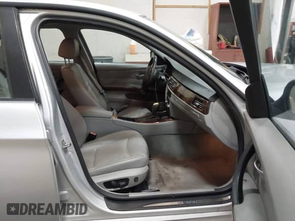 2010 BMW 3 Series 328i с VIN WBAPH5C53AA440475, выставлен на аукционе IAAI как лот 41888294 с пробегом 117 002 миль миль и . История ставок и продаж доступна на DreamBid. Изображение 5.