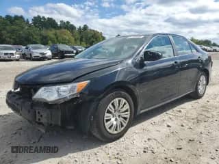 2014 Toyota Camry XLE z VIN 4T4BF1FK9ER433839, wystawiony jako Copart lot #81193935 z przebiegiem 289 417 mil mil oraz Czysty tytuł • Clean title. Historia ofert i sprzedaży dostępna na DreamBid. Obrazek 1.