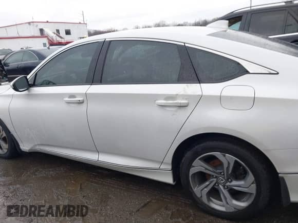 2018 Honda Accord EX z VIN 1HGCV1F42JA229226, wystawiony jako IAAI lot #41833944 z przebiegiem 82 961 mil mil oraz . Historia ofert i sprzedaży dostępna na DreamBid. Obrazek 14.