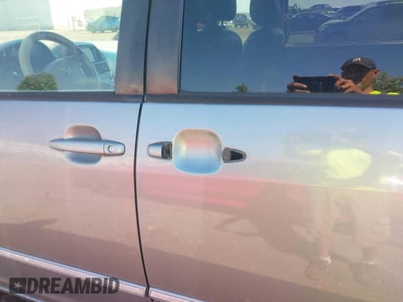 2004 Toyota Sienna XLE z VIN 5TDBA22C04S010538, wystawiony jako IAAI lot #42665547 z przebiegiem 271 364 mil mil oraz . Historia ofert i sprzedaży dostępna na DreamBid. Obrazek 12.