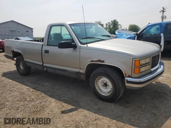 1998 GMC Sierra 1500 z VIN 1GTEC14M4WZ536003, wystawiony jako Copart lot #60216305 z przebiegiem 2 024 443 mil mil oraz Czysty tytuł • Clean title. Historia ofert i sprzedaży dostępna na DreamBid. Obrazek 4.