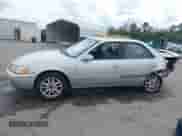 2001 Toyota Camry LE z VIN 4T1BF28K51U961725, wystawiony jako IAAI lot #40330589 z przebiegiem 244 941 mil mil oraz . Historia ofert i sprzedaży dostępna na DreamBid. Obrazek 13.