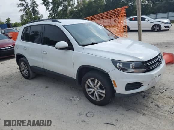 2017 Volkswagen Tiguan S с VIN WVGAV7AX8HK031860, выставлен на аукционе Copart как лот 70430525 с пробегом 132 750 миль миль и Чистый • Clean title. История ставок и продаж доступна на DreamBid. Изображение 4.