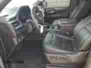 2021 Chevrolet Suburban RST z VIN 1GNSKEKD7MR328539, wystawiony jako Copart lot #70866255 z przebiegiem 100 302 mil mil oraz Nie do naprawy • Non repairable. Historia ofert i sprzedaży dostępna na DreamBid. Obrazek 7.