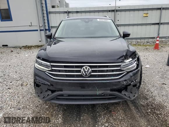 2024 Volkswagen Tiguan SE with VIN 3VVNB7AX8RM032615, listed as a Copart auction lot 60023885 with 15,806 mi miles and Salvage title. Bid and sale history available at DreamBid. Image 5.