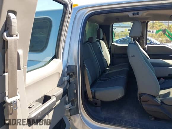 2016 Ford F-150 XLT z VIN 1FTFX1EF0GFC31917, wystawiony jako IAAI lot #43430217 z przebiegiem 210 731 mil mil oraz . Historia ofert i sprzedaży dostępna na DreamBid. Obrazek 8.