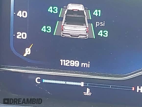 2024 Chevrolet Silverado 1500 LT z VIN 1GCPDDEK9RZ156065, wystawiony jako IAAI lot #42589120 z przebiegiem 11 299 mil mil oraz . Historia ofert i sprzedaży dostępna na DreamBid. Obrazek 15.