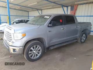 2015 Toyota Tundra Limited z VIN 5TFHW5F1XFX429998, wystawiony jako Copart lot #54402425 z przebiegiem 216 838 mil mil oraz Szkoda całkowita • Salvage title. Historia ofert i sprzedaży dostępna na DreamBid. Obrazek 1.