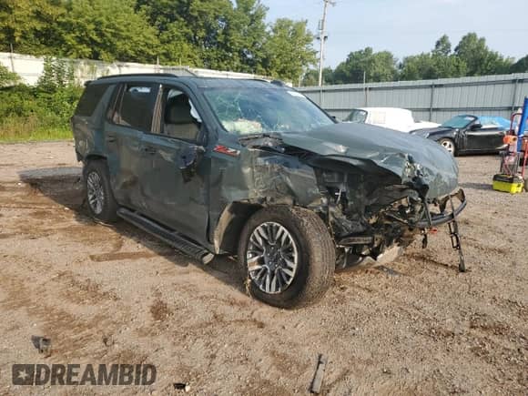 2025 Chevrolet Tahoe Z71 z VIN 1GNS6PRD9SR204663, wystawiony jako Copart lot #68784975 z przebiegiem 10 238 mil mil oraz Nie do naprawy • Non repairable. Historia ofert i sprzedaży dostępna na DreamBid. Obrazek 4.