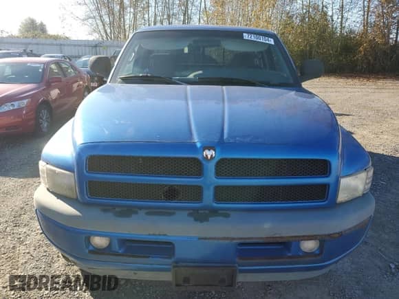 1998 Dodge 1500 z VIN 3B7HF13Y4WG227429, wystawiony jako Copart lot #72100104 z przebiegiem 242 823 mil mil oraz Czysty tytuł • Clean title. Historia ofert i sprzedaży dostępna na DreamBid. Obrazek 5.
