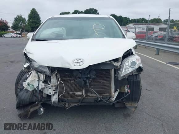 2014 Toyota Sienna XLE с VIN 5TDYK3DC7ES505251, выставлен на аукционе IAAI как лот 42886133 с пробегом 173 427 миль миль и . История ставок и продаж доступна на DreamBid. Изображение 12.