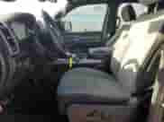 2022 Ram 1500 Big Horn z VIN 1C6RREBG5NN452239, wystawiony jako Copart lot #80565435 z przebiegiem 13 626 mil mil oraz Czysty tytuł • Clean title. Historia ofert i sprzedaży dostępna na DreamBid. Obrazek 7.