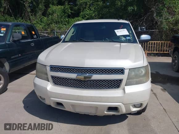 2011 Chevrolet Suburban LTZ с VIN 1GNSCKE09BR201504, выставлен на аукционе IAAI как лот 42703687 с пробегом 223 838 миль миль и . История ставок и продаж доступна на DreamBid. Изображение 6.