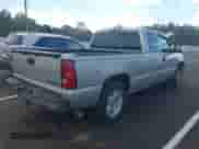 2005 Chevrolet Silverado 1500 LS z VIN 2GCEC19V751152385, wystawiony jako IAAI lot #43360918 z przebiegiem 158 152 mil mil oraz . Historia ofert i sprzedaży dostępna na DreamBid. Obrazek 4.