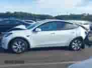 2022 Tesla Model Y Long Range z VIN 7SAYGDEEXNF418006, wystawiony jako IAAI lot #43267037 z przebiegiem 36 028 mil mil oraz . Historia ofert i sprzedaży dostępna na DreamBid. Obrazek 14.