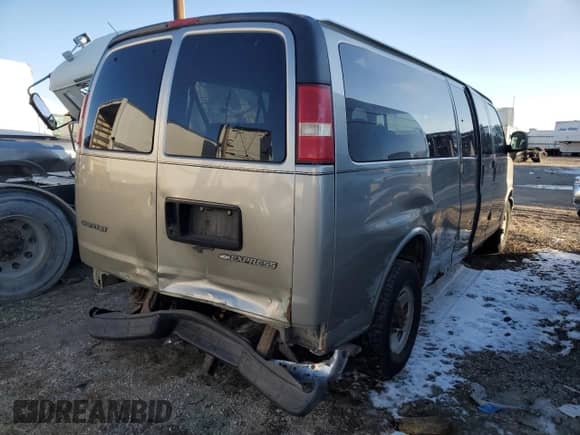 2003 Chevrolet Express Passenger with VIN 1GAHG39U831149690, listed as a Copart auction lot 87654505 with 166,729 mi miles and Salvage title. Bid and sale history available at DreamBid. Image 3.
