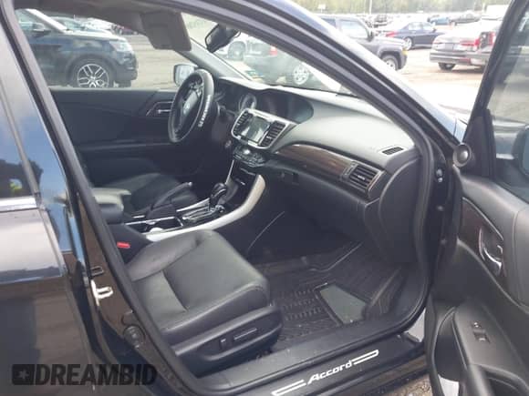 2016 Honda Accord EX-L z VIN 1HGCR3F82GA025828, wystawiony jako IAAI lot #43245288 z przebiegiem 142 455 mil mil oraz . Historia ofert i sprzedaży dostępna na DreamBid. Obrazek 5.