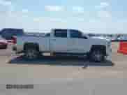 2015 Chevrolet Silverado 2500HD High Country z VIN 1GC1KXE8XFF592342, wystawiony jako IAAI lot #43199637 z przebiegiem 239 985 mil mil oraz . Historia ofert i sprzedaży dostępna na DreamBid. Obrazek 13.