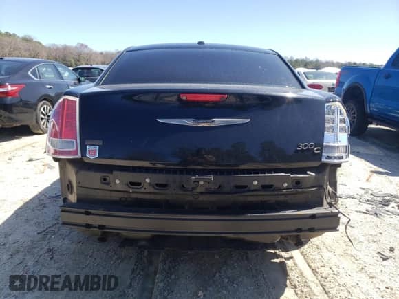 2013 Chrysler 300 C John Varvatos Limited Edition с VIN 2C3CCADG8DH698459, выставлен на аукционе Copart как лот 50120265 с пробегом 97 877 миль миль и Списание • Salvage title. История ставок и продаж доступна на DreamBid. Изображение 6.