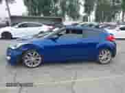 2015 Hyundai Veloster z VIN KMHTC6AD0FU243328, wystawiony jako IAAI lot #42439313 z przebiegiem 96 997 mil mil oraz . Historia ofert i sprzedaży dostępna na DreamBid. Obrazek 14.