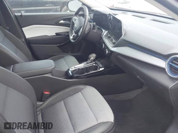 2025 Chevrolet Trax LT z VIN KL77LHEP2SC101937, wystawiony jako IAAI lot #43419855 z przebiegiem 7 109 mil mil oraz . Historia ofert i sprzedaży dostępna na DreamBid. Obrazek 5.