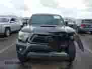 2015 Toyota Tacoma PreRunner z VIN 3TMJU4GN0FM185366, wystawiony jako IAAI lot #43316251 z przebiegiem 77 520 mil mil oraz . Historia ofert i sprzedaży dostępna na DreamBid. Obrazek 12.