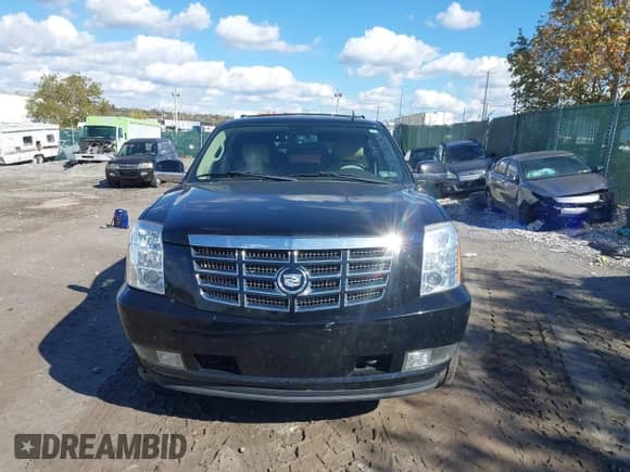 2011 Cadillac Escalade Luxury z VIN 1GYS4BEF2BR359686, wystawiony jako IAAI lot #43519714 z przebiegiem 216 769 mil mil oraz . Historia ofert i sprzedaży dostępna na DreamBid. Obrazek 12.