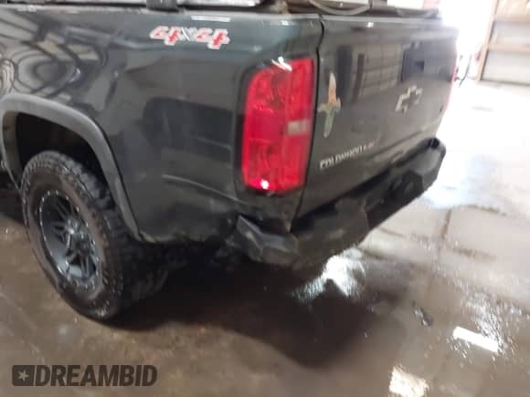 2018 Chevrolet Colorado 4WD LT z VIN 1GCGTCEN3J1150207, wystawiony jako IAAI lot #42887494 z przebiegiem 86 839 mil mil oraz . Historia ofert i sprzedaży dostępna na DreamBid. Obrazek 20.