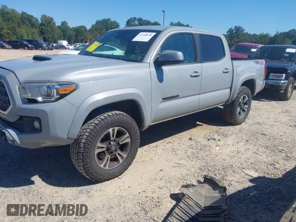 2019 Toyota Tacoma TRD Off Road z VIN 3TMCZ5AN2KM207371, wystawiony jako IAAI lot #43130878 z przebiegiem 104 178 mil mil oraz . Historia ofert i sprzedaży dostępna na DreamBid. Obrazek 17.