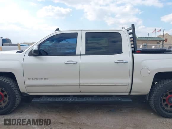 2015 Chevrolet Silverado 1500 LT z VIN 3GCPCREC0FG422416, wystawiony jako IAAI lot #43165757 z przebiegiem 177 216 mil mil oraz . Historia ofert i sprzedaży dostępna na DreamBid. Obrazek 14.
