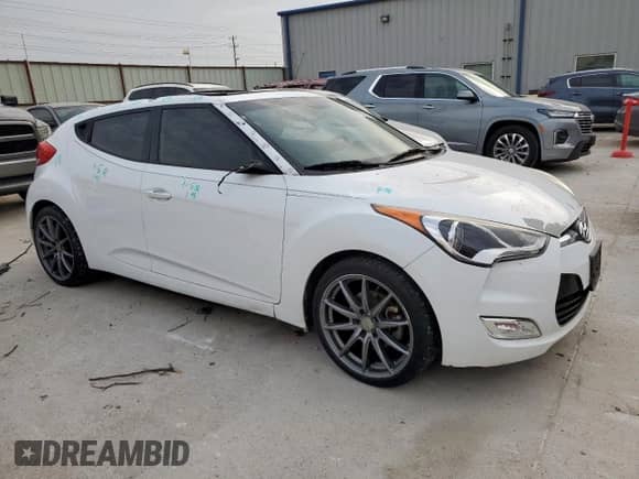 2016 Hyundai Veloster z VIN KMHTC6AD0GU296399, wystawiony jako Copart lot #53721095 z przebiegiem 97 486 mil mil oraz Czysty tytuł • Clean title. Historia ofert i sprzedaży dostępna na DreamBid. Obrazek 4.
