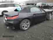 2025 BMW Z4 sDrive30i z VIN WBAHF3C06SWY43759, wystawiony jako Copart lot #52188975 z przebiegiem 1 638 mil mil oraz Szkoda całkowita • Salvage title. Historia ofert i sprzedaży dostępna na DreamBid. Obrazek 3.