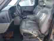 2002 Chevrolet Tahoe LT z VIN 1GNEK13T12J136864, wystawiony jako Copart lot #84018745 z przebiegiem 234 732 mil mil oraz Czysty tytuł • Clean title. Historia ofert i sprzedaży dostępna na DreamBid. Obrazek 7.