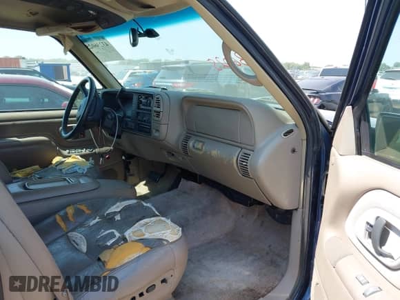 1998 Chevrolet Tahoe with VIN 1GNEK13R8WJ342578, listed as a IAAI auction lot 43236025 with 186,781 mi miles and . Bid and sale history available at DreamBid. Image 5.
