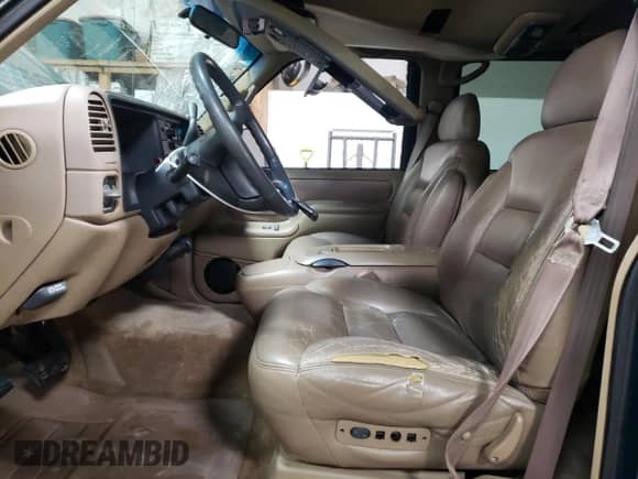 1995 Chevrolet Suburban с VIN 1GNGC26N0SJ357414, выставлен на аукционе Copart как лот 79631544 с пробегом 84 442 миль миль и Списание • Salvage title. История ставок и продаж доступна на DreamBid. Изображение 7.