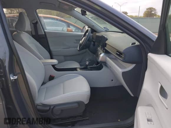 2025 Hyundai Kona SEL с VIN KM8HB3AB6SU300616, выставлен на аукционе IAAI как лот 43517528 с пробегом 9 515 миль миль и . История ставок и продаж доступна на DreamBid. Изображение 5.
