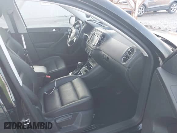 2017 Volkswagen Tiguan S с VIN WVGAV7AX2HK000023, выставлен на аукционе IAAI как лот 41971308 с пробегом 112 350 миль миль и . История ставок и продаж доступна на DreamBid. Изображение 5.