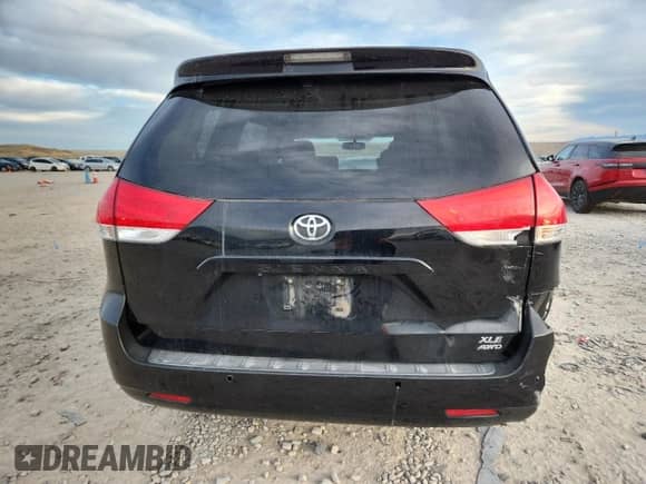 2013 Toyota Sienna XLE with VIN 5TDDK3DC3DS062951, listed as a Copart auction lot 82750885 with 179,546 mi miles and Clean title. Bid and sale history available at DreamBid. Image 6.