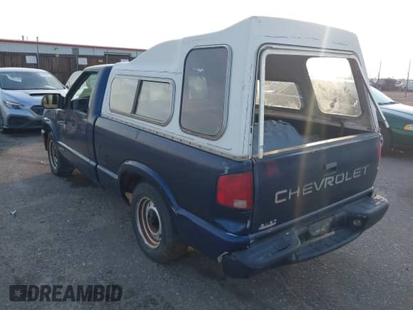 2001 Chevrolet S-10 z VIN 1GCCS145818229936, wystawiony jako IAAI lot #43002542 z przebiegiem Nie podano mil oraz . Historia ofert i sprzedaży dostępna na DreamBid. Obrazek 3.