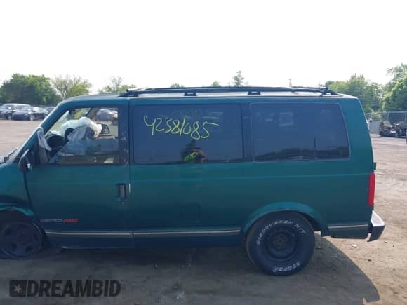1998 Chevrolet Astro with VIN 1GNEL19W2WB172044, listed as a IAAI auction lot 42381085 with 218,946 mi miles and . Bid and sale history available at DreamBid. Image 15.