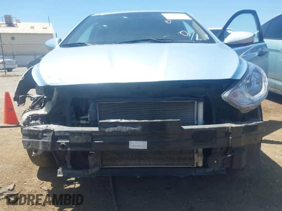 2013 Hyundai Accent GLS z VIN KMHCT4AE7DU521782, wystawiony jako IAAI lot #42300592 z przebiegiem 110 125 mil mil oraz . Historia ofert i sprzedaży dostępna na DreamBid. Obrazek 6.