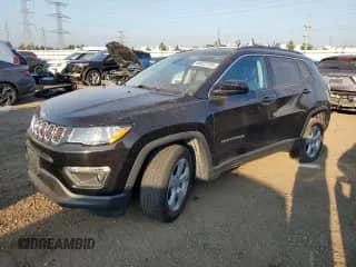 2019 Jeep Compass Latitude z VIN 3C4NJCBB1KT699647, wystawiony jako Copart lot #68022705 z przebiegiem 48 815 mil mil oraz Szkoda całkowita • Salvage title. Historia ofert i sprzedaży dostępna na DreamBid. Obrazek 1.